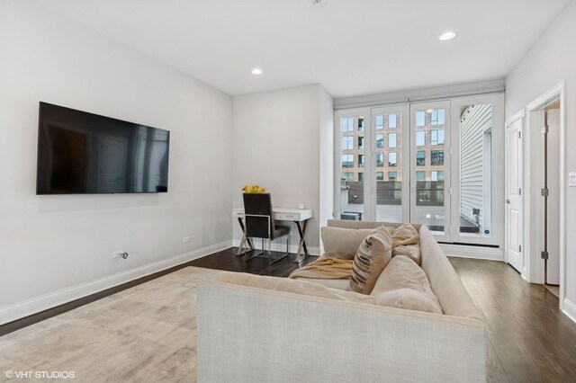29 N Morgan St Unit Ph, Chicago, IL 60607 - living room with wood finished floors, baseboards, and recessed lighting
