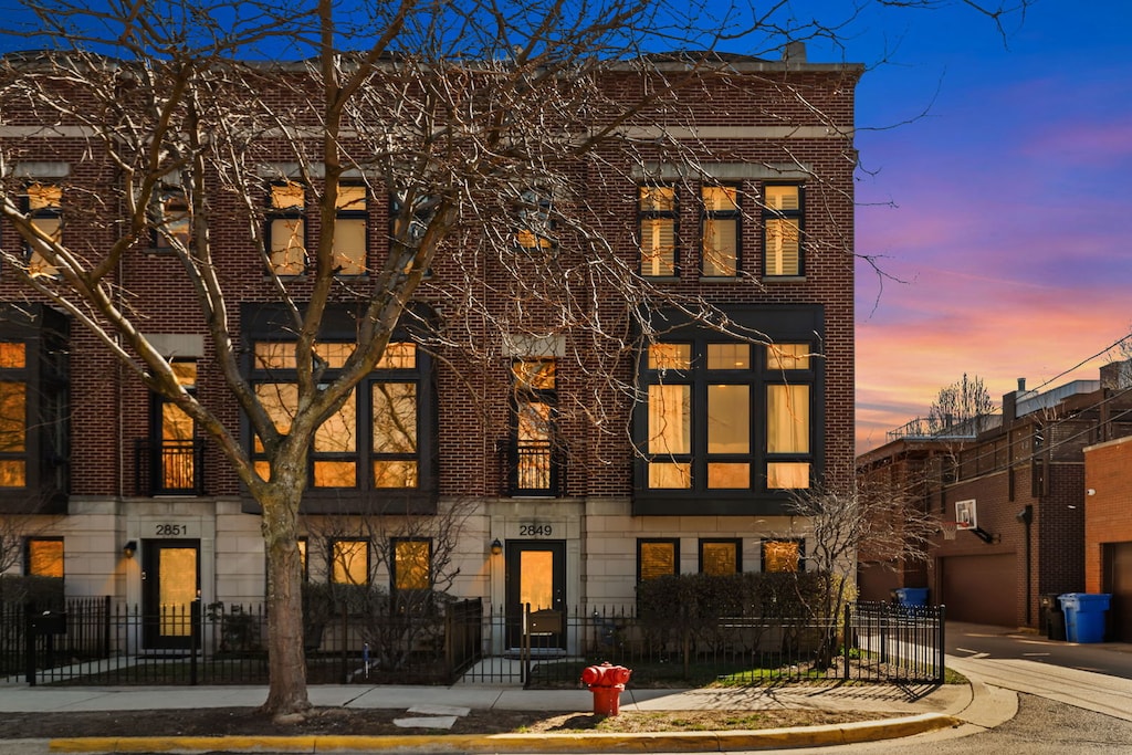 2849 N Hermitage Ave Unit 24, Chicago, IL 60657 - photo 1