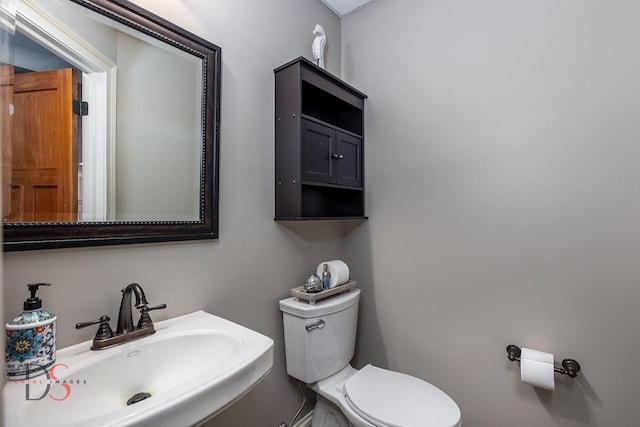 bathroom featuring toilet and a sink