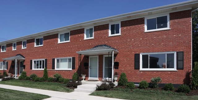 view of front of property featuring brick siding