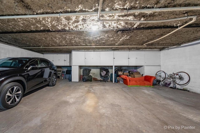 garage featuring concrete block wall
