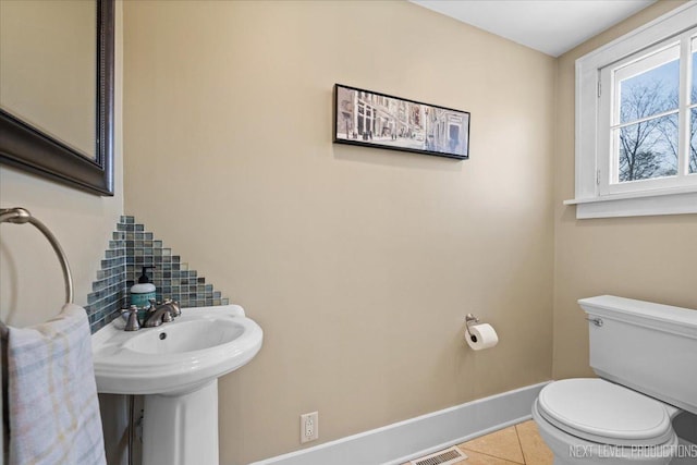 349 N Lincoln St, Batavia, IL 60510 - half bath with toilet, tile patterned floors, a sink, decorative backsplash, and baseboards