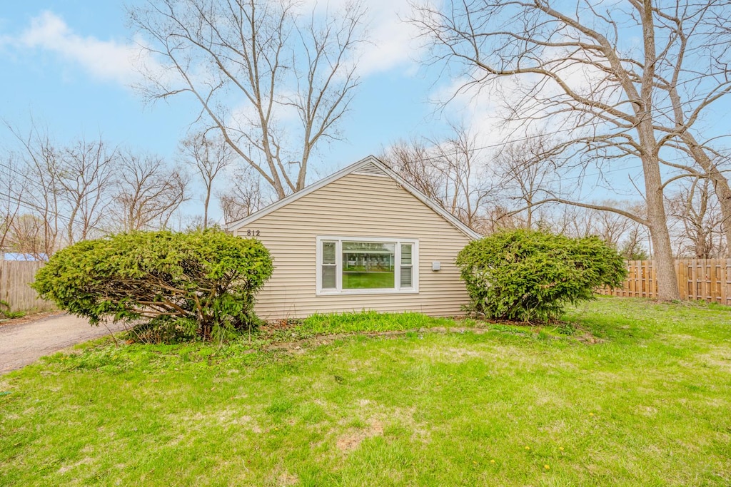 812 Foran Ln, Aurora, IL 60506 - view of property exterior featuring a yard and fence