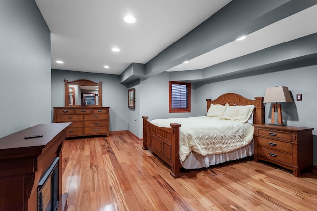 bedroom featuring light wood finished floors, recessed lighting, and baseboards