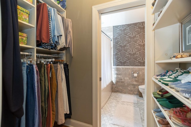 4432 N Racine Ave Unit 3S, Chicago, IL 60640 - full bath featuring tile walls, toilet, and wainscoting