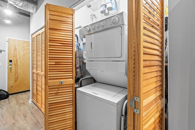 1740 N Maplewood Ave Unit 102, Chicago, IL 60647 - laundry area featuring light wood-style floors, stacked washer / dryer, and laundry area