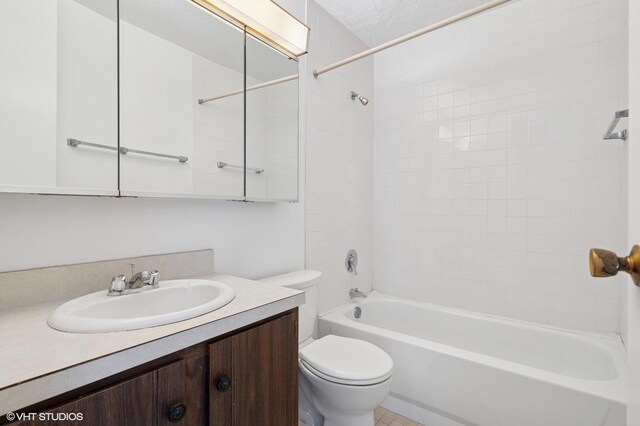full bath with shower / washtub combination, toilet, and vanity