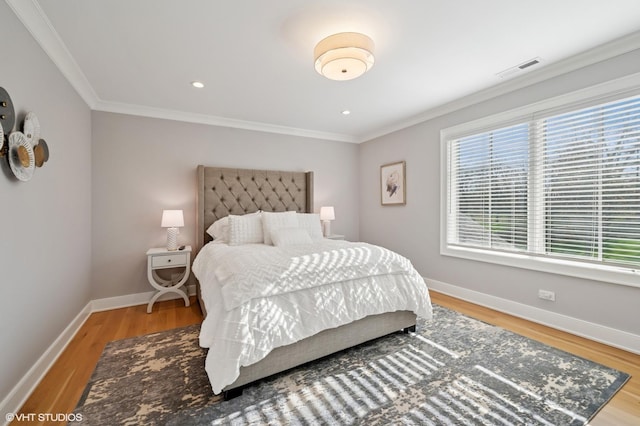 bedroom featuring crown molding, light wood-style flooring, baseboards, and recessed lighting