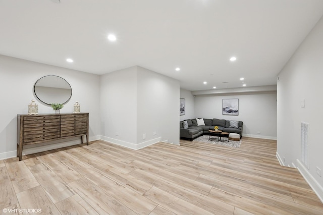 sitting room featuring recessed lighting, light wood-style flooring, and baseboards