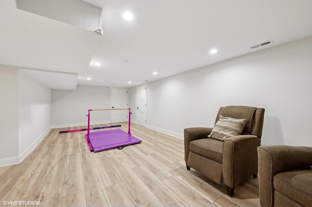 exercise room with light wood finished floors, recessed lighting, and baseboards