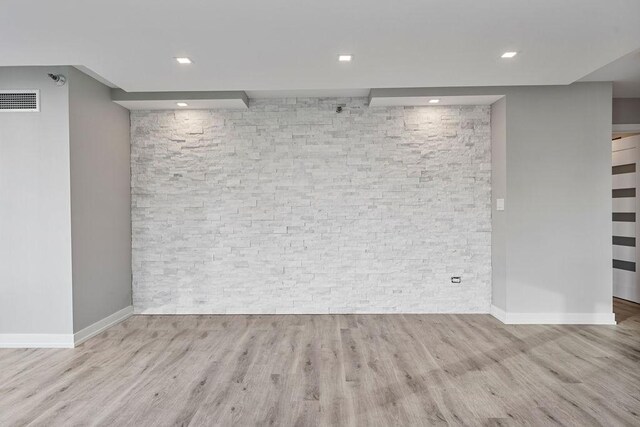 345 N La Salle Dr Unit 2501, Chicago, IL 60654 - spare room featuring wood finished floors, visible vents, and recessed lighting