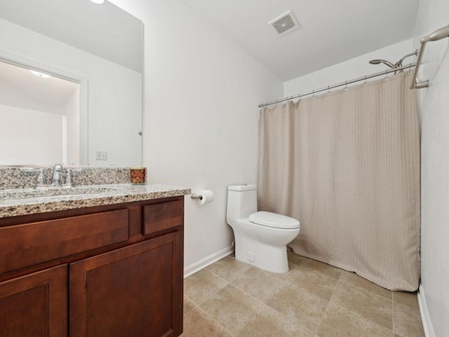 412 Towne Center Blvd, Shorewood, IL 60404 - full bath with toilet, curtained shower, visible vents, baseboards, and vanity