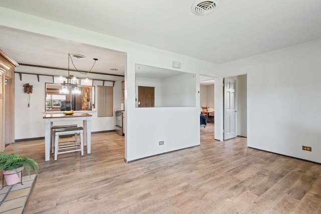 living area featuring visible vents, baseboards, and light wood-type flooring