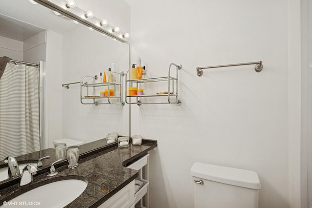 941 Yosemite Trl Unit C7, Roselle, IL 60172 - bathroom with toilet, vanity, and a shower with curtain