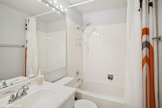 941 Yosemite Trl Unit C7, Roselle, IL 60172 - full bathroom with shower / tub combo with curtain, toilet, and vanity