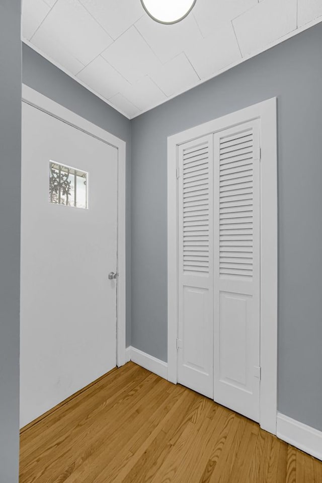 foyer entrance featuring baseboards and light wood-type flooring