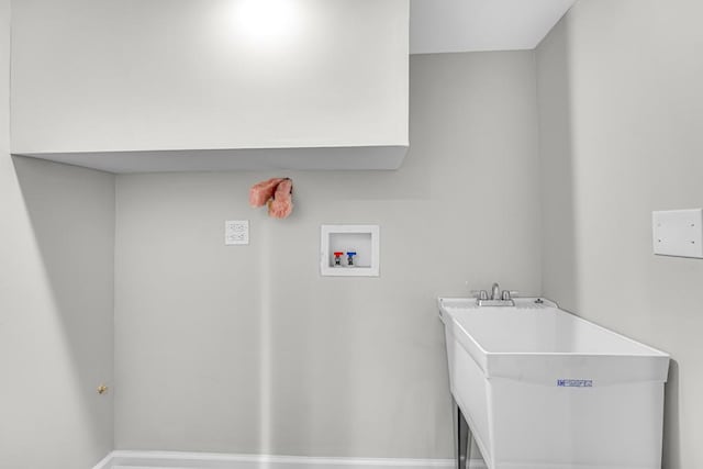 211 W 112th Pl, Chicago, IL 60628 - laundry room featuring hookup for a washing machine, baseboards, a sink, and laundry area