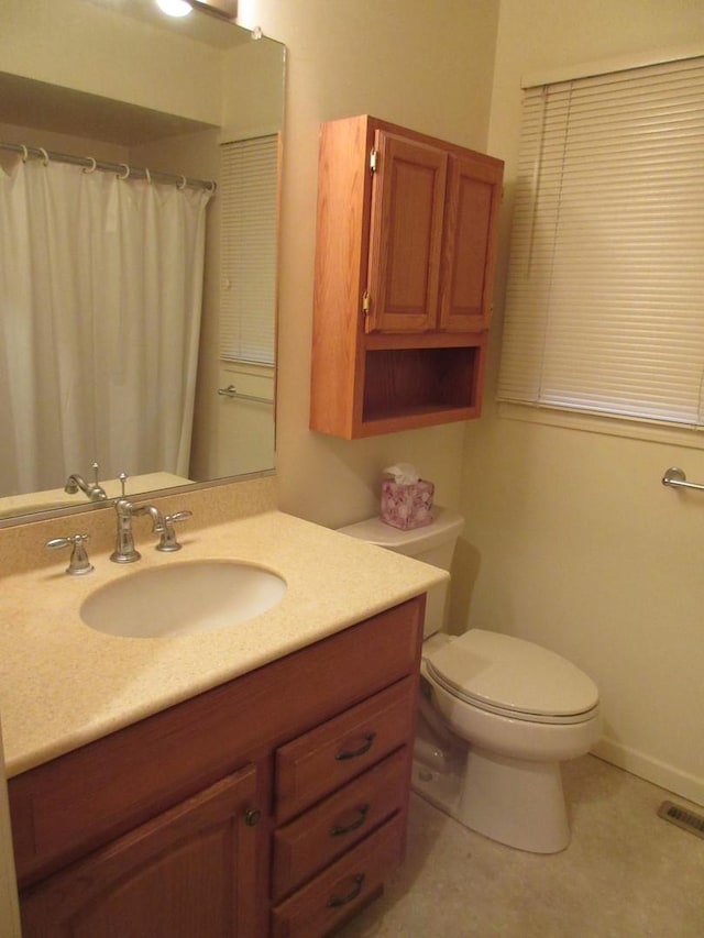 24541 S Wildwood Trl, Crete, IL 60417 - full bath featuring toilet, vanity, curtained shower, and visible vents