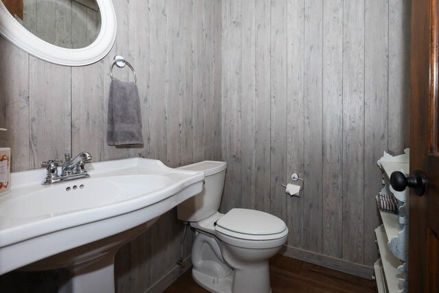 554 Fairway Dr, El Paso, IL 61738 - bedroom featuring dark carpet, ceiling fan, and baseboards