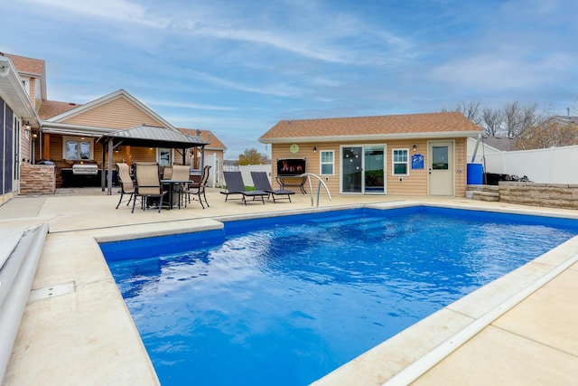 554 Fairway Dr, El Paso, IL 61738 - view of swimming pool with a patio area, a fenced backyard, and a fenced in pool