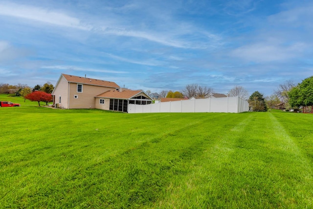 554 Fairway Dr, El Paso, IL 61738 - view of yard with fence