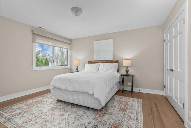 20 Colony Ln, Deerfield, IL 60015 - bedroom featuring wood finished floors, baseboards, and a closet