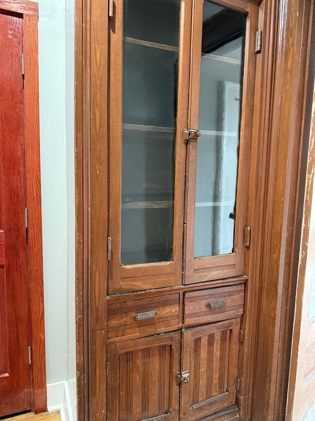 310 Elk St, Galena, IL 61036 - view of interior details