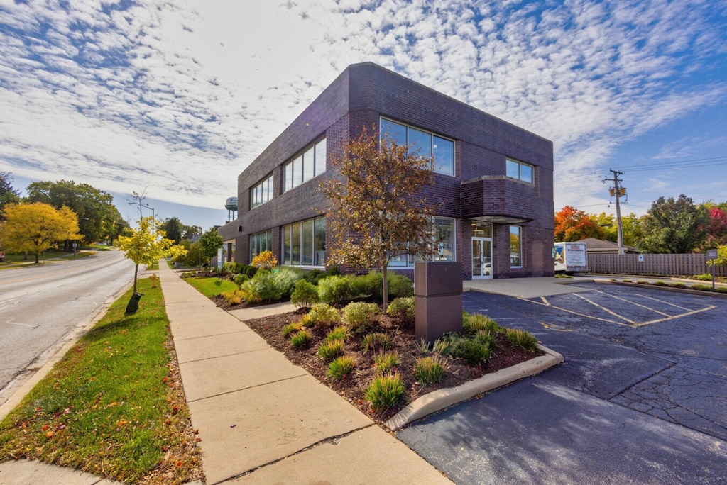 5330 Main St, Downers Grove, IL 60515 - photo 1