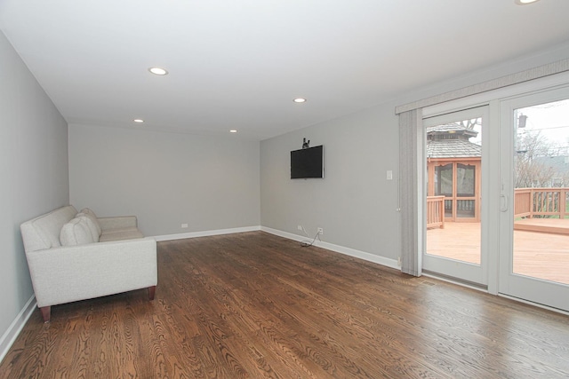 unfurnished room with recessed lighting, dark wood-style flooring, a healthy amount of sunlight, and baseboards