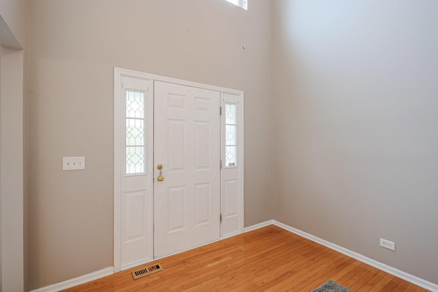 entryway with visible vents, light wood-style floors, and baseboards