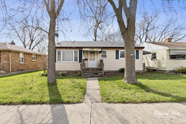 511 N Cleveland Ave, Bradley, IL 60915 - bungalow-style house featuring a front yard