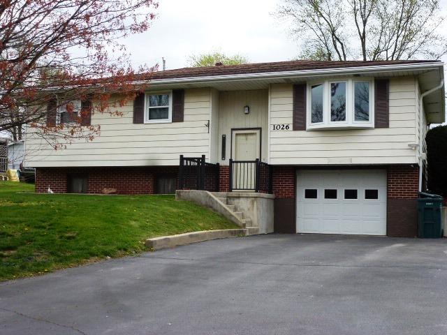 1026 State Route 10 E, Clinton, IL 61727 - bi-level home featuring a front yard, driveway, an attached garage, and brick siding