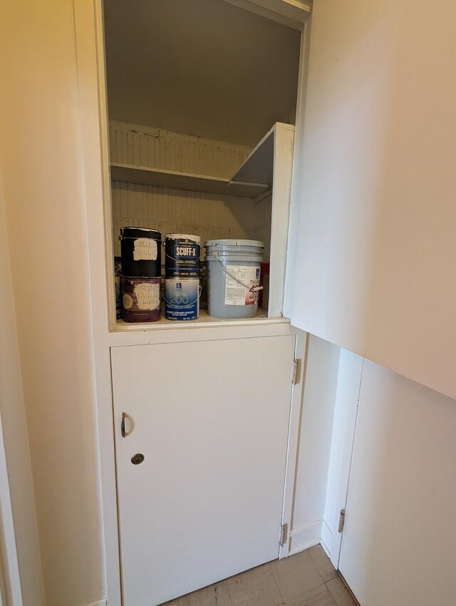 laundry room featuring light tile patterned floors