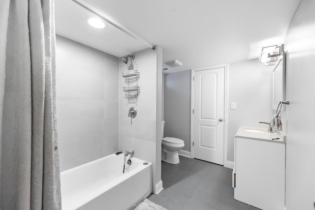full bathroom featuring toilet, baseboards, vanity, and shower / bathtub combination with curtain
