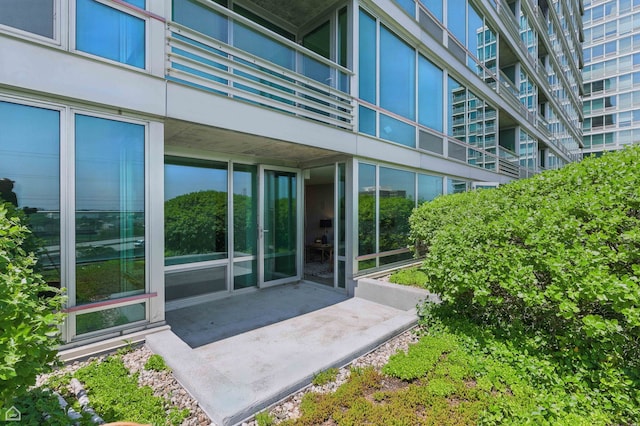 9715 Woods Dr Unit 805, Skokie, IL 60077 - property entrance featuring a patio