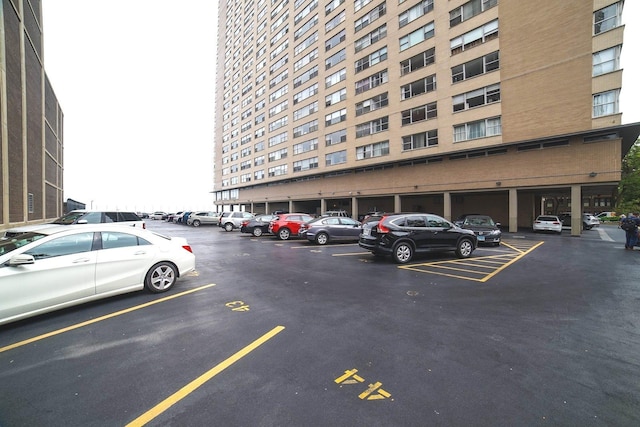 6301 N Sheridan Rd Unit 6D, Chicago, IL 60660 - view of uncovered parking lot