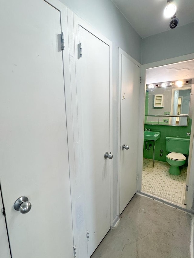 6301 N Sheridan Rd Unit 6D, Chicago, IL 60660 - bathroom featuring toilet, unfinished concrete floors, and a sink