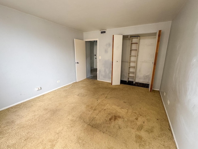 6301 N Sheridan Rd Unit 6D, Chicago, IL 60660 - unfurnished bedroom featuring visible vents, baseboards, carpet flooring, and a closet