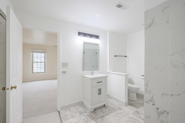 full bath with vanity, baseboards, visible vents, and toilet
