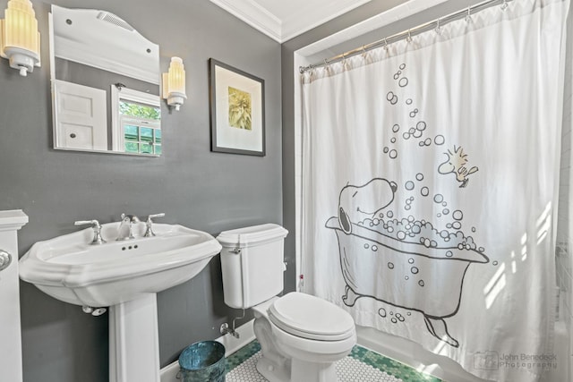 full bathroom with tile patterned floors, toilet, a sink, shower / tub combo with curtain, and crown molding