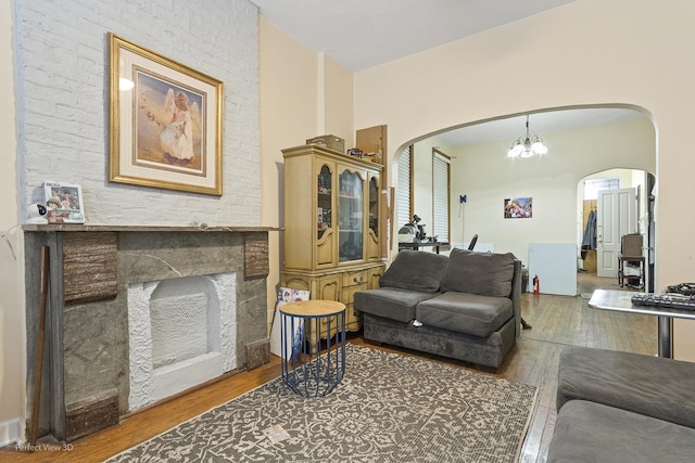 1633 W N Ave, Chicago, IL 60622 - living area featuring arched walkways, wood finished floors, and a notable chandelier