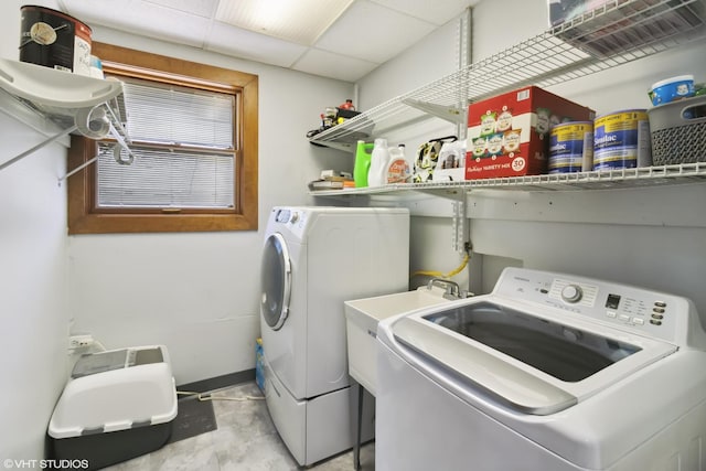 210 Walnut Ln, Elk Grove Village, IL 60007 - laundry area featuring laundry area and independent washer and dryer