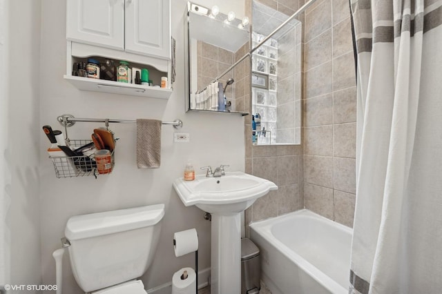 536.5 W Belmont Ave Unit 3N, Chicago, IL 60657 - full bath with toilet, shower / bath combo, and a sink