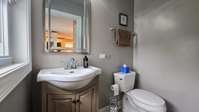 959 E 166th St, South Holland, IL 60473 - bathroom featuring baseboards, vanity, and toilet