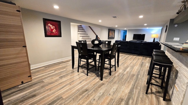 959 E 166th St, South Holland, IL 60473 - dining room with baseboards, light wood-style floors, visible vents, and recessed lighting