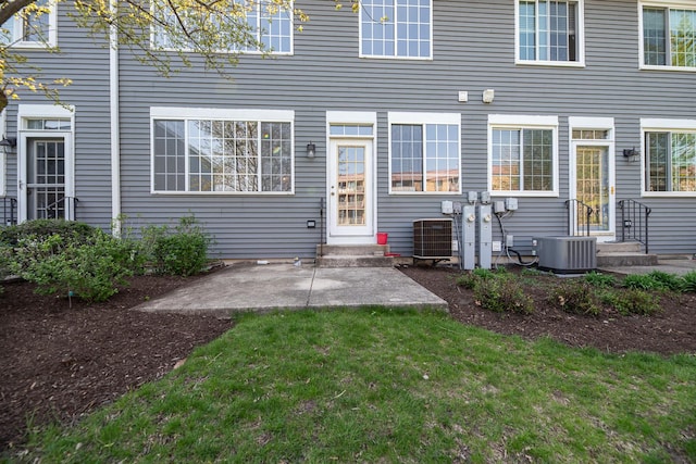 5464 Mayflower Jct, Rolling Meadows, IL 60008 - property entrance with a patio, cooling unit, and a lawn