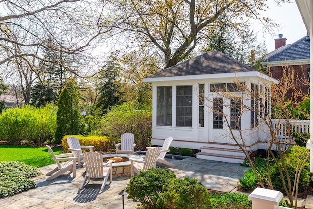 view of patio featuring a fire pit