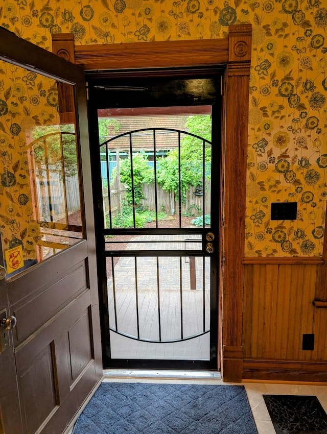 907 W Church St, Champaign, IL 61821 - doorway with wallpapered walls