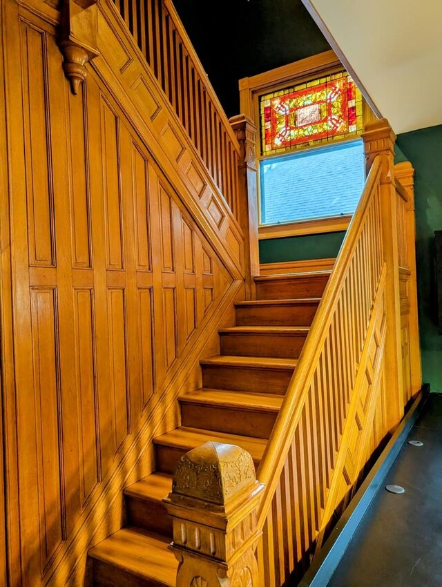 907 W Church St, Champaign, IL 61821 - view of staircase