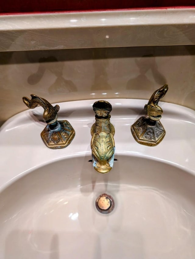 907 W Church St, Champaign, IL 61821 - bathroom view of a sink